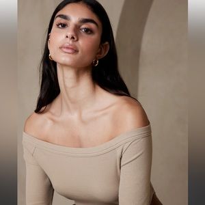 NWOT Banana Republic Ribbed Off-Shoulder Top